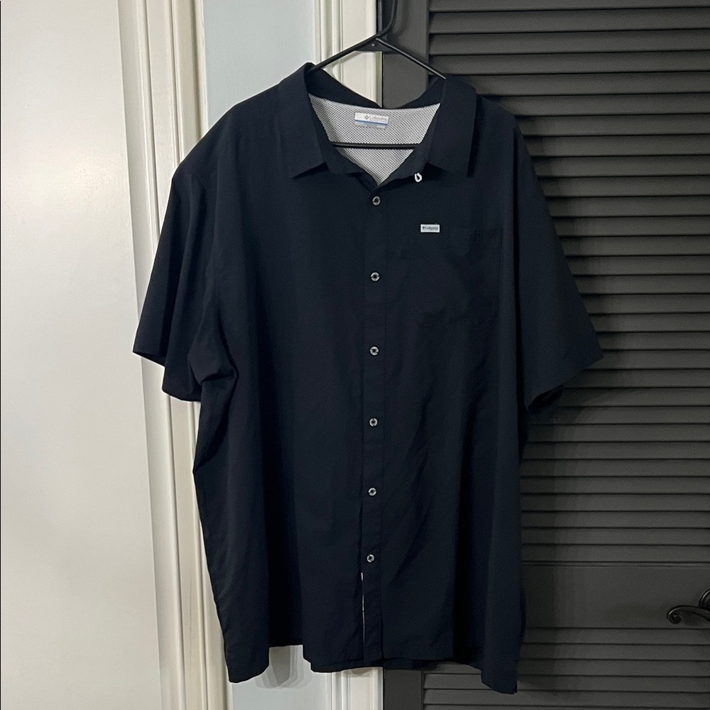 Columbia Men's Dark Blue Casual Button Down Shirt